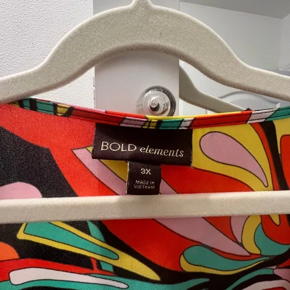 BOLD elements Multicolor Abstract Print V-Neck Top - Picture 2 of 5